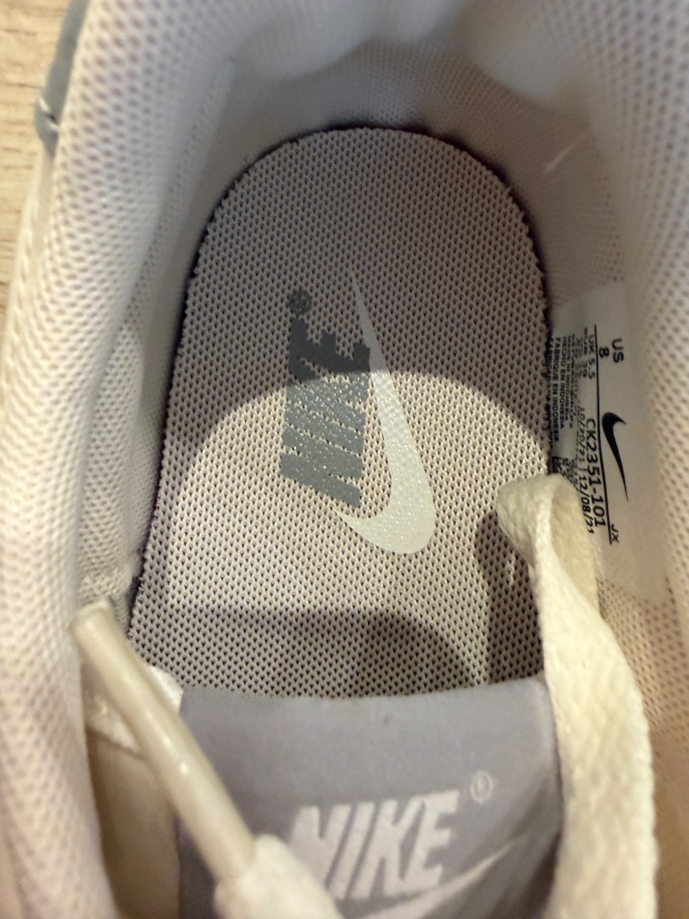 NWT Nike Women's Daybreak Shoes Cream and White Size 8 - Rare Find! - Picture 2 of 7